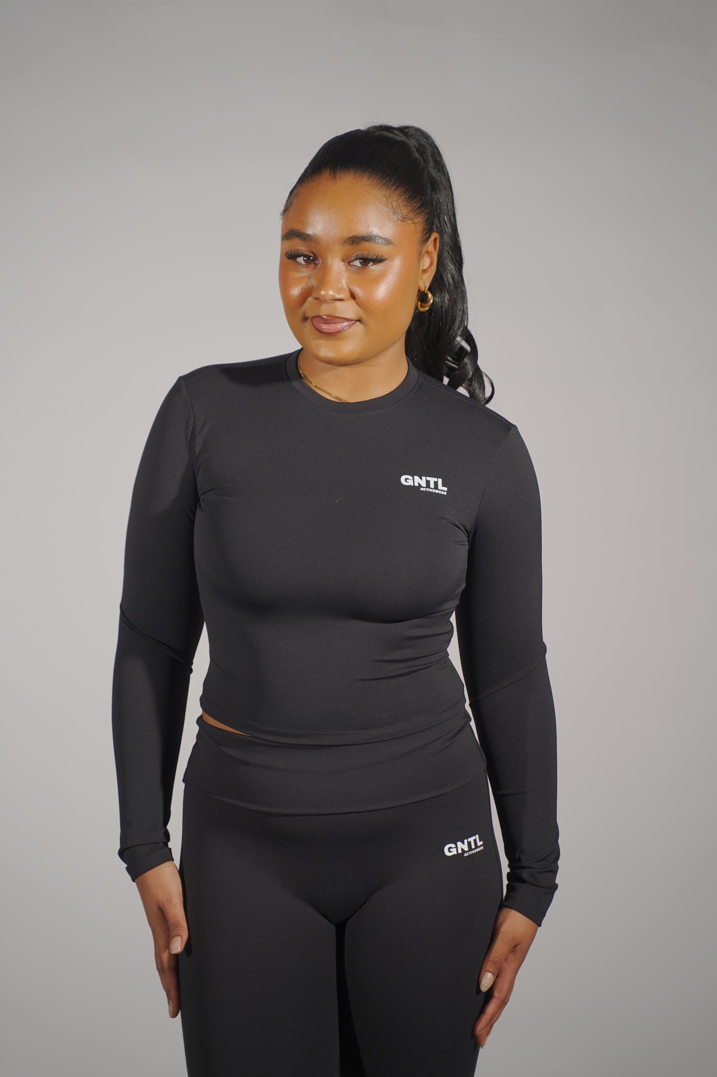 Seamless Black Long Sleeve Top – Soft, Slim Fit