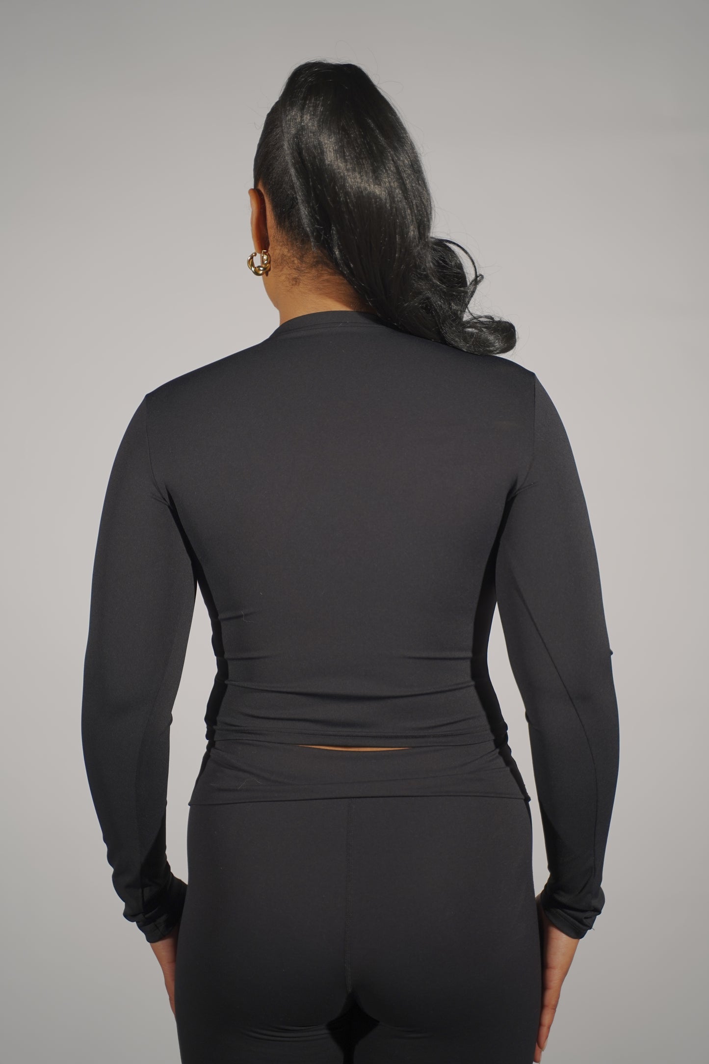 Seamless Black Long Sleeve Top – Soft, Slim Fit